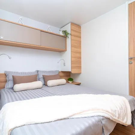 Mobile Homes Azzurro Kamp alanı