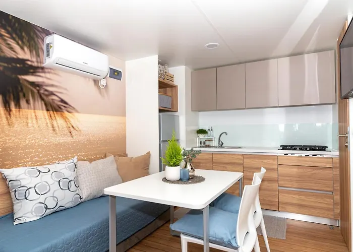 キャンプ場 Mobile Homes Azzurro ロヴィニ